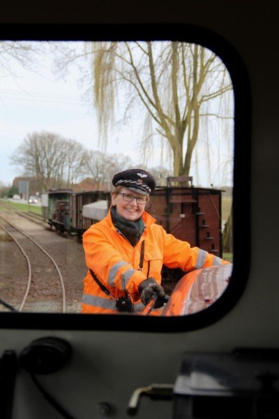 046 Frauke freut sich, dass sie in Heiligenberg mal für die Rotte rangieren kann.<br />Foto Regine M.