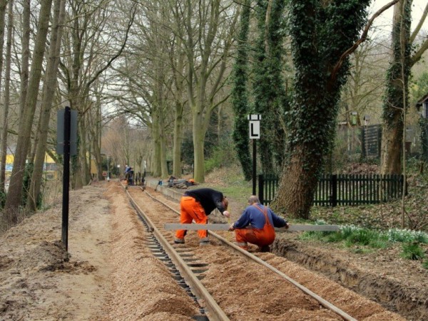 075 Vertrauen ist gut, Kontrolle ist besser .....<br />Hier sind Franzi und Jens wieder bei der Höhenkontrolle.<br />Foto Regine M.