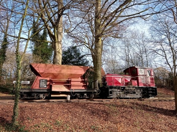 109 ... wartet der &quot;Kieszug&quot; darauf, in Heiligenberg beladen zu werden.