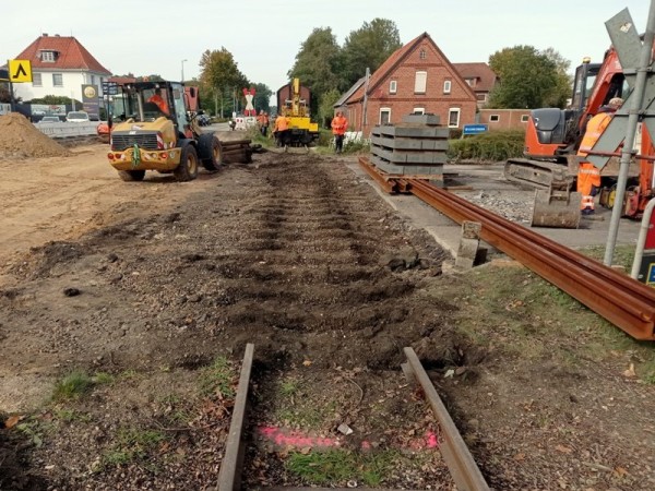 069<br />Das ist es in Asendorf für heute. <br />Nun ist die Baufirma am Zuge mit Auskoffern und Herstellen des Planums.